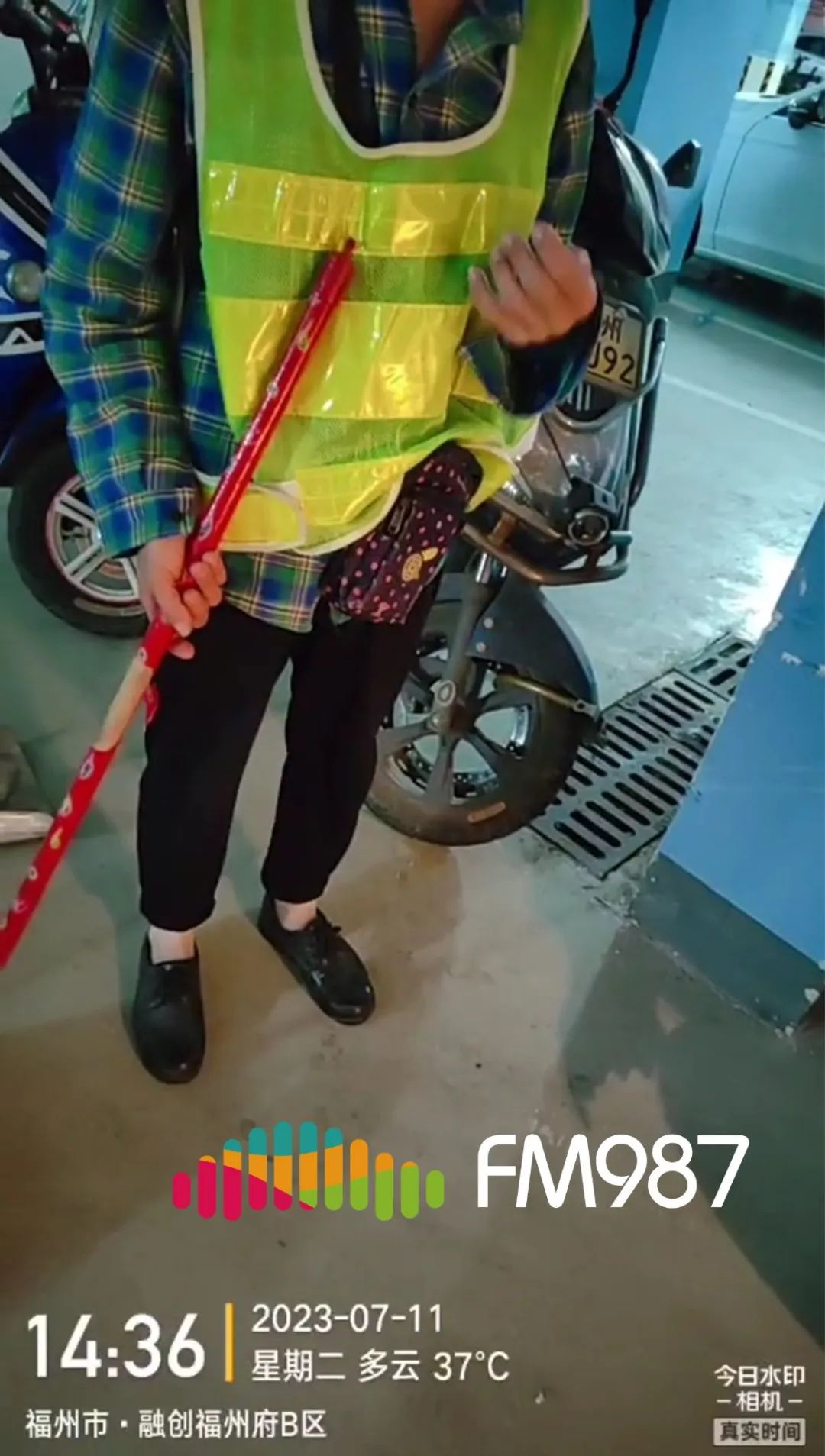 DƬ